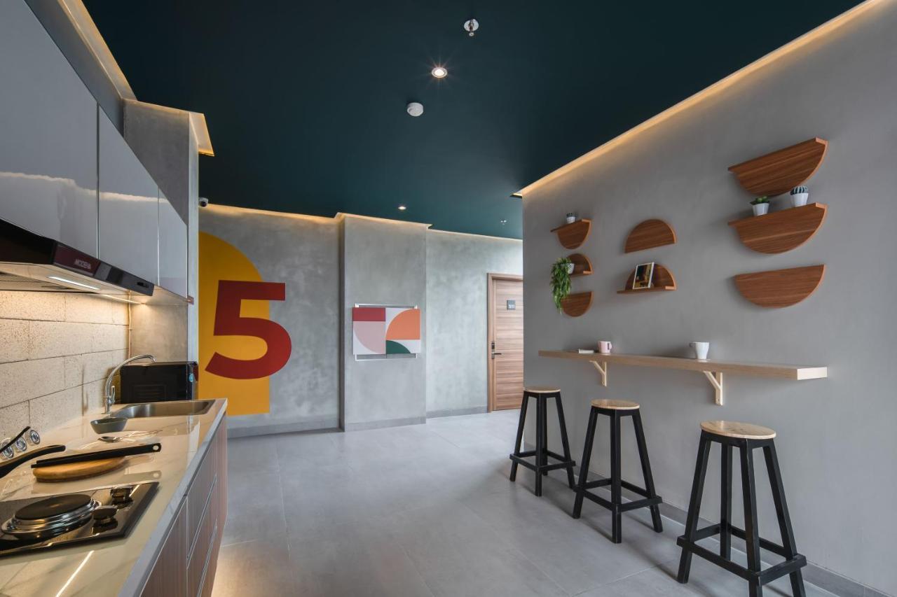 Cove Prima Aparthotel Jakarta Exteriör bild